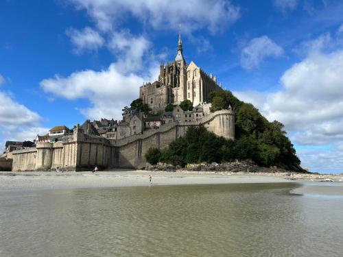 Le Repère du Gerfaut - Sur la route du Mont-St-Michel (Le Repere du Gerfaut - Sur la route du Mont-St-Michel) in Ducey