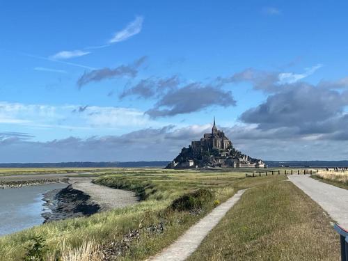 Le Repère du Gerfaut - Sur la route du Mont-St-Michel (Le Repere du Gerfaut - Sur la route du Mont-St-Michel) in Ducey