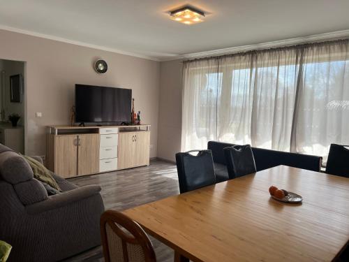 Schöne Wohnung Mit Dem Garten (Schone Wohnung Mit Dem Garten) in Jubek