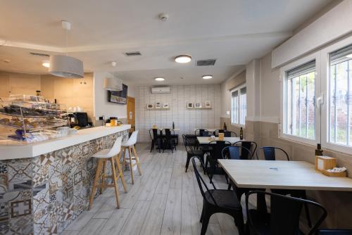 Hostal 82 - Santa Leocadia