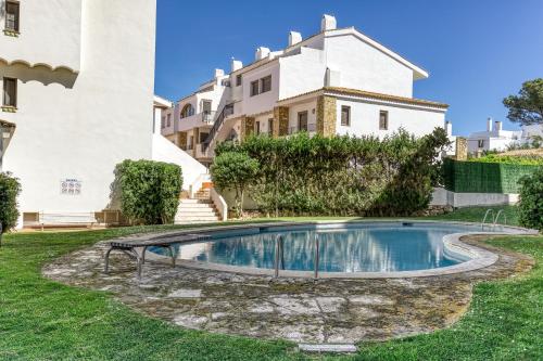 Amarres con Piscina