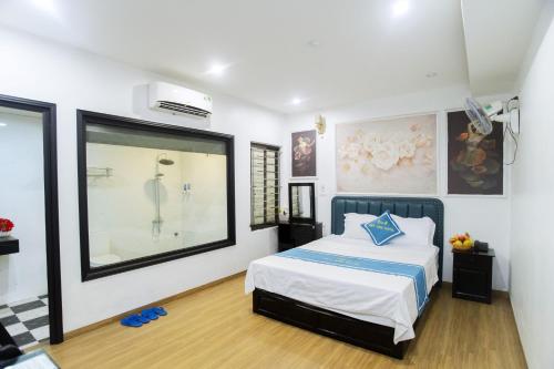 room detail thumbnail 1