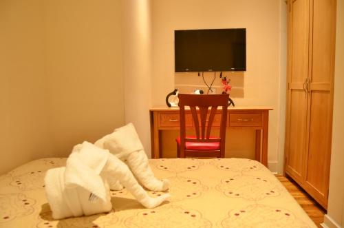 Edinburgh City Suites - image 8
