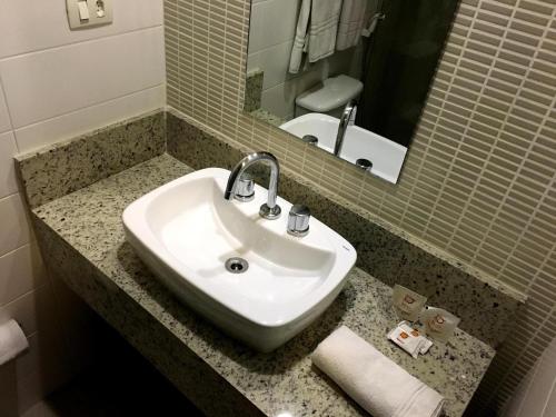 Deluxe Twin Room image 6