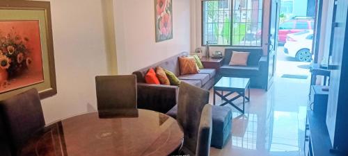 Villa 3dorm 1-6pers 4 camas Piscina Seguridad 24h Buen Internet