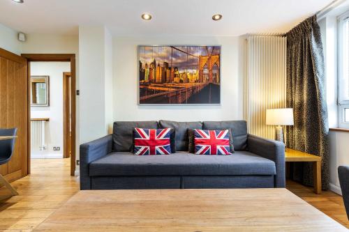 Tower Bridge Apartment with Private Terrace - image 41