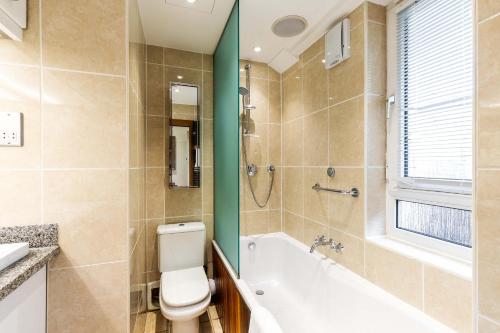 Tower Bridge Apartment with Private Terrace - image 35