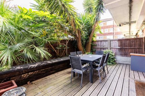Tower Bridge Apartment with Private Terrace - image 26