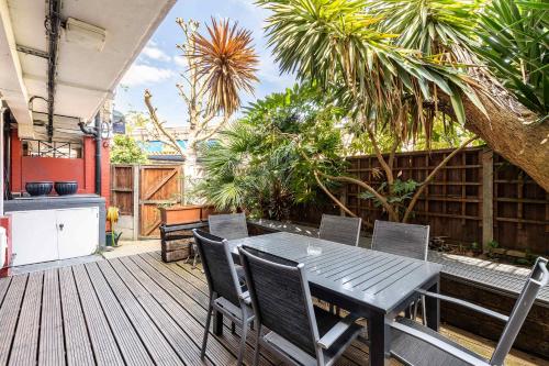 Tower Bridge Apartment with Private Terrace - image 27