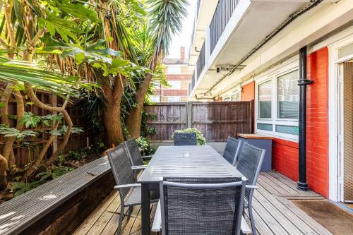 Tower Bridge Apartment with Private Terrace - image 18