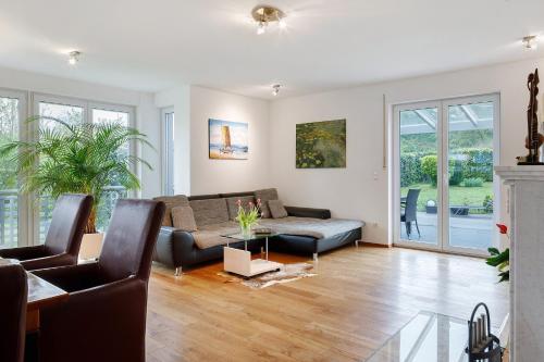 Modernes 5 Schlafzimmer Haus mit T – khách sạn tại Tiengen
