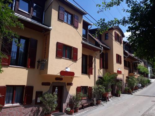 Exterior view of Decsi Vendeghaz