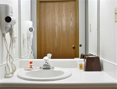 Super 8 By Wyndham Neosho Photo 9