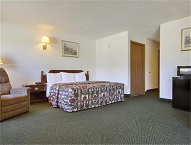 Super 8 By Wyndham Neosho Photo 1