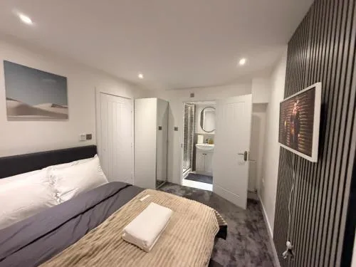 Luxury Rooms - Pick a Room - Free Parking & Kitchen Access, Near Etihad Stadium, The Coop Live & Piccadilly Station, Manchester photo 2