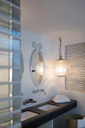 Erosantorini Luxury Private Estate & Suites – Fira, NM