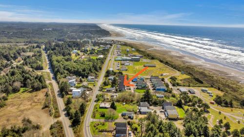 Sunkissed 3BR Oceanview, Dog-Friendly Beach Home, Пасифик-Бич (фото 9)