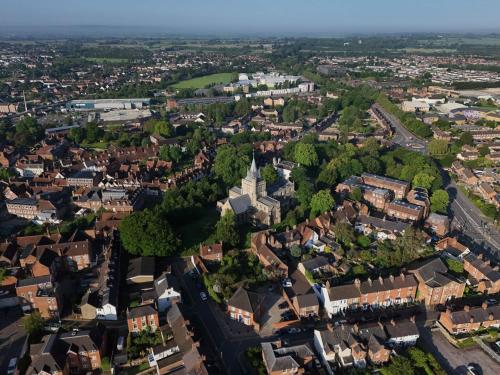 The Broad Leys - image 2