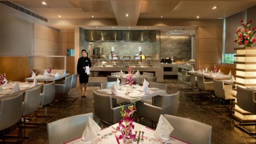 ห้องอาหาร, รอยัลออคิดเซนทรัลอโกตาวาโดดารา (Royal Orchid Central Akota - Vadodara) in วาโดดารา