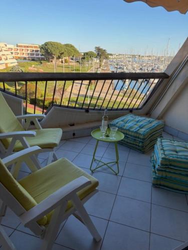 Appartement lumineux avec terrasse, vue port, Port-Camargue