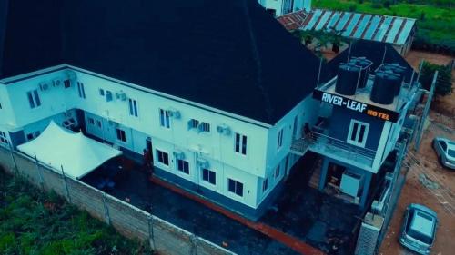 River Leaf Hotel Suites - Guest Room – khách sạn tại Asaba