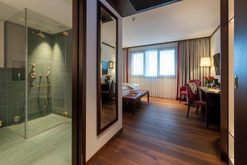 room detail thumbnail 1