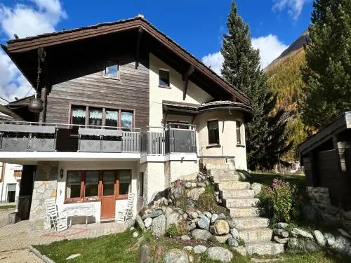 Chalet in Saas Fee near Ski Slopes in Saas-Grund, Schweiz