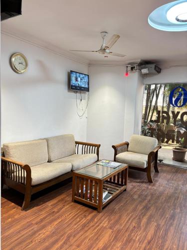 royal samrat inn photo 5