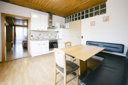Kitchen, Pension Seehof in Franking