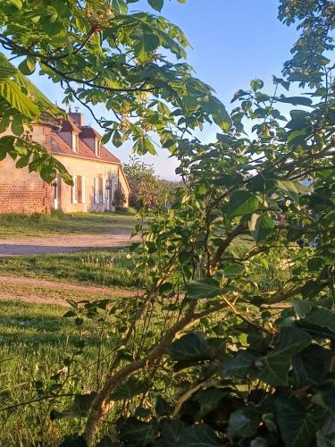 Gîte Domaine St Georges (Gite Domaine St Georges) in Мань'ї-Кур
