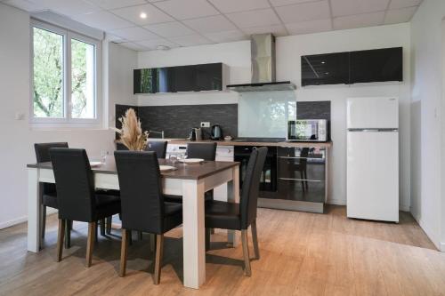 2 bedrooms, 4 beds