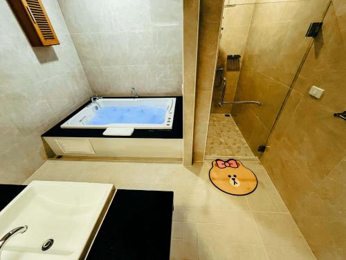 room detail thumbnail 2
