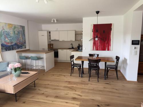 Aussichtsstraße - Wunderschön renoviertes Einfamilienhaus in See- und Stadtnähe