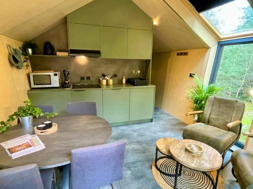 Outdoors Holten - Diamond Suite met Jacuzzi in Рійсен