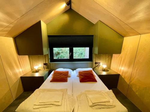 Outdoors Holten - Diamond Suite met Jacuzzi in Рійсен