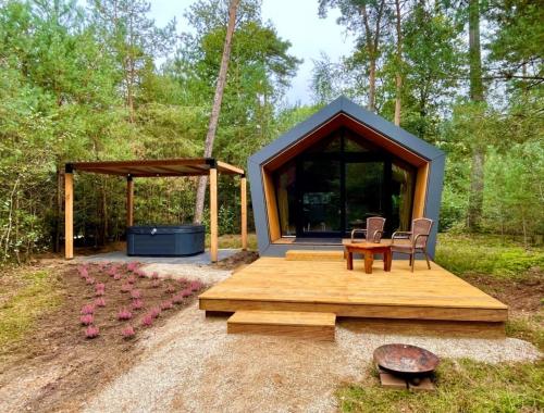 Outdoors Holten - Diamond Suite met Jacuzzi in Рійсен