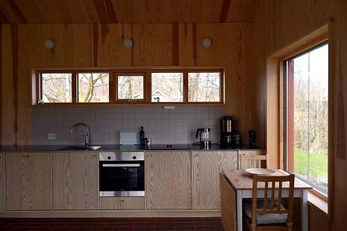 virtuve, Østhusvik Cabin in Rennesoy