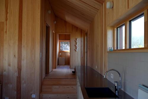 Ieeja, Østhusvik Cabin in Rennesoy