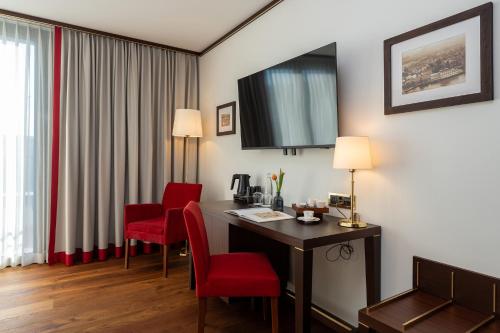 room detail thumbnail 2