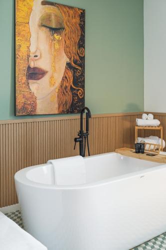 MareLuna Rooms - image 3