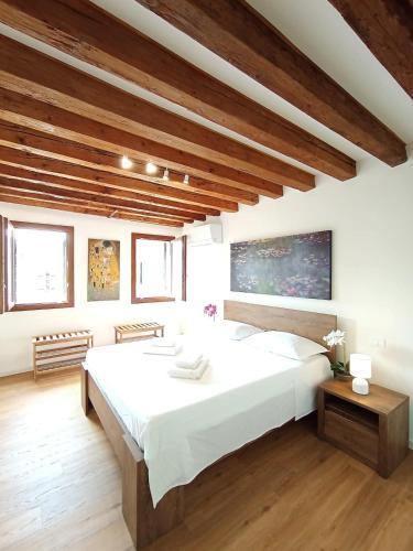 Bright & Cozy Burano Lodging