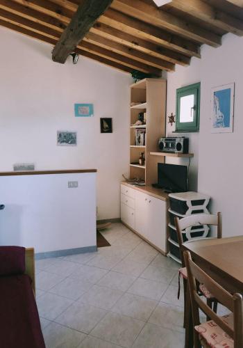 Cibo 17 - Appartamento Vista Mare - Zona Castello in Капрайя
