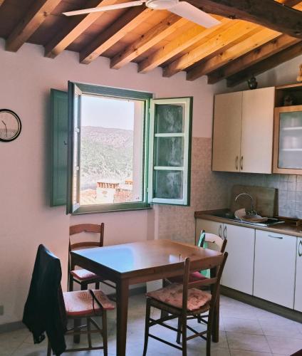 Cibo 17 - Appartamento Vista Mare - Zona Castello in Капрайя