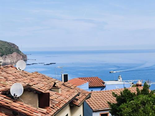 Cibo 17 - Appartamento Vista Mare - Zona Castello in Капрайя