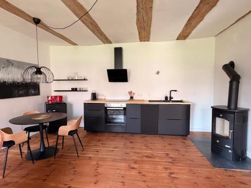 virtuve, Apartment in einem Feldsteinhaus zwischen Ulrichshusen und Basedow in Moltzow