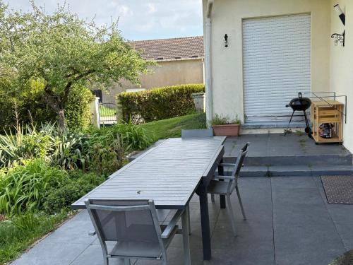 Gîte éco-village rénové, climatisé, animaux acceptés - FR-1-584-393 (Gite eco-village renove, climatise, animaux acceptes - FR-1-584-393) in Mars-la-Tour