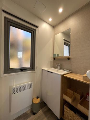 Bungalow neuf dans les dunes, acces direct a la plage in Dannes