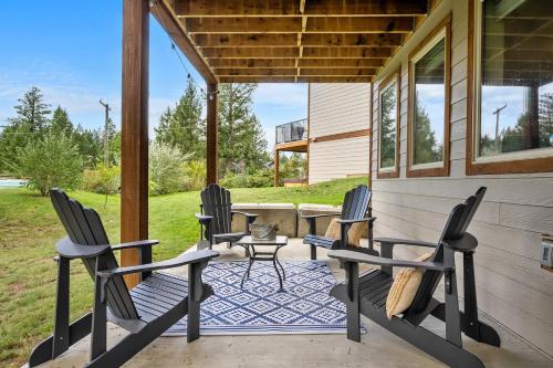 "Serenity Shores" Mins to LakeKing Bed 10 Guests in Windermere (BC)