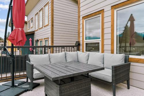 Hideaways Mins to Lake King Bed Dbl Garage AC in Windermere (BC)