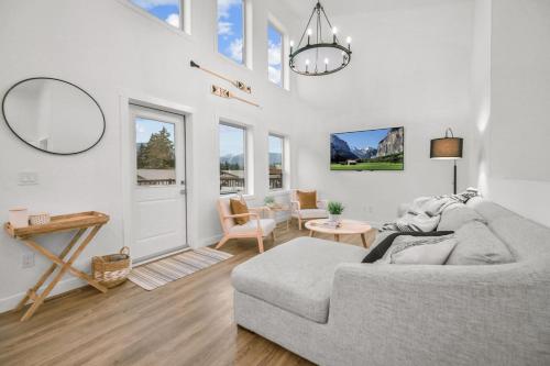 Hideaways Mins to Lake King Bed Dbl Garage AC in Windermere (BC)